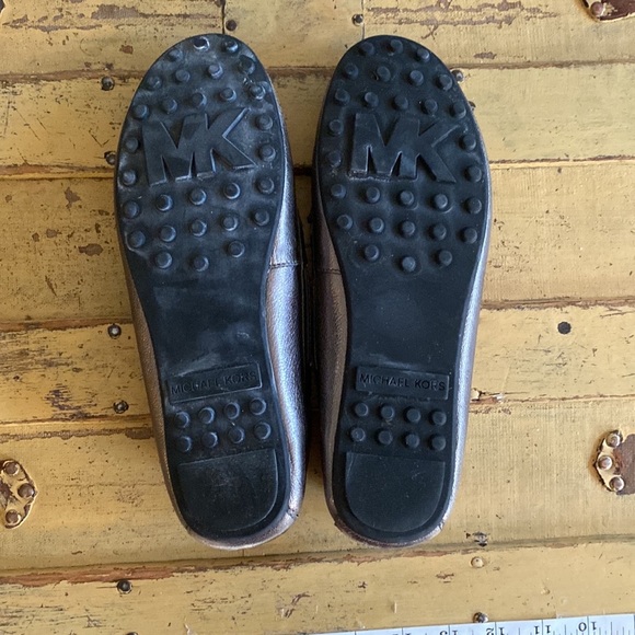 MICHAEL KORS 100% LEATHER METALLIC PEWTER FLAT LOAFER SLIDE FLATS - Picture 15 of 16
